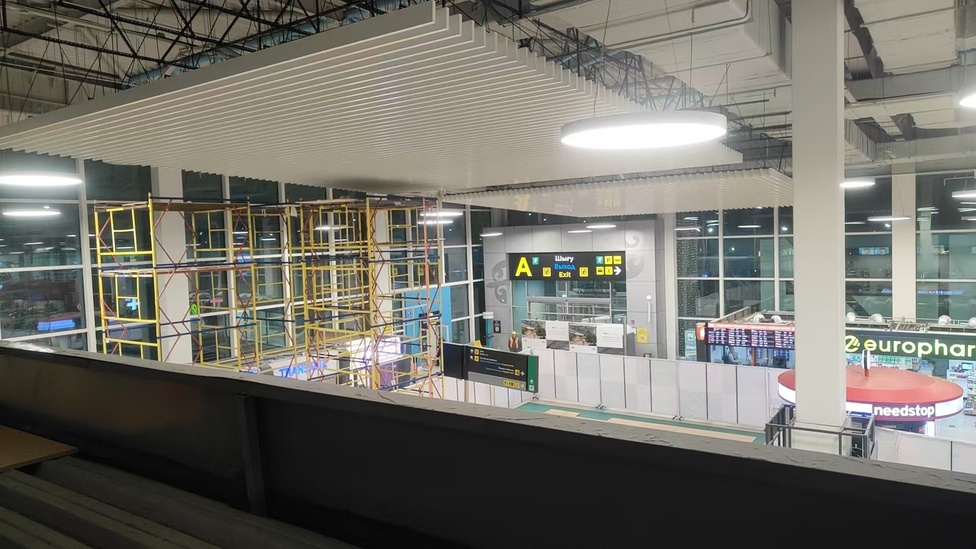 Introduction du projet de plafond à chicanes en aluminium de l'aéroport d'Almaty de Dingchengzun au Kazakhstan